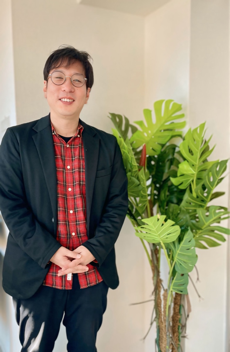 笑顔でサポートするスタッフ